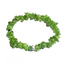 Bratara din Peridot (Olivina/Crisolit), insirata pe elastic, bila spartura slefuita de aprox. 5-7 mm. Marime M- aprox. 18 cm.