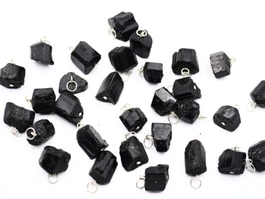 Pandant Turmalina Neagra Cristal Brut, forma cristal natural de aprox. 1-1.5 cm si accesori metalice (nu contin Nichel).
