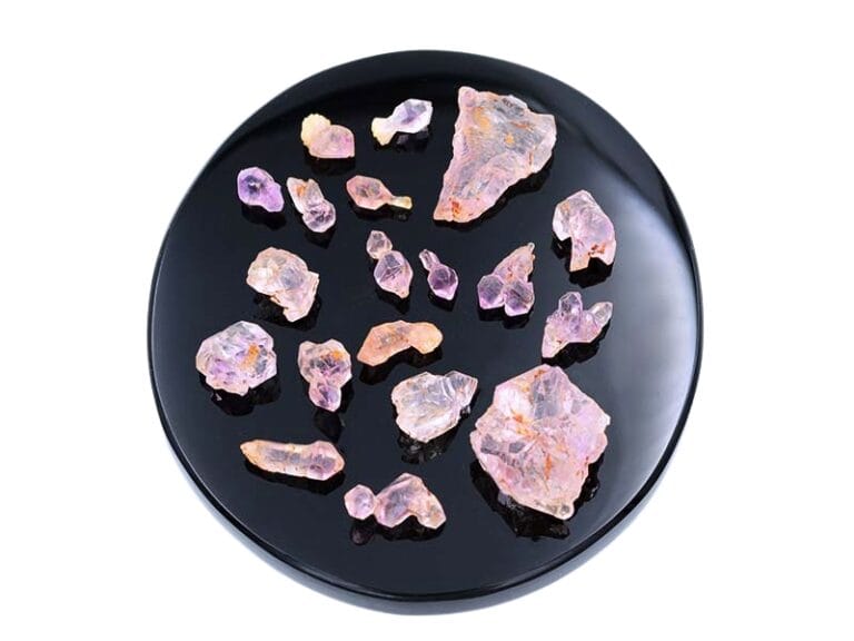 Cristal din Ametist de Tanzania, forma sceptru natural de aprox. 1.5 cm.