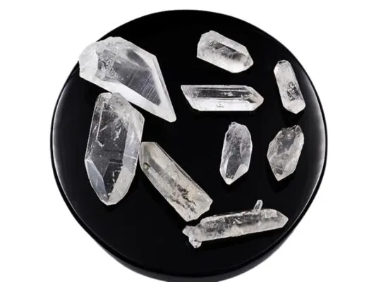 Piatra din Cuart (Cristal de Stanca), forma de cristal (varf) brut (neslefuit). ! Cristalele naturale pot prezenta și mici imperfecțiuni.