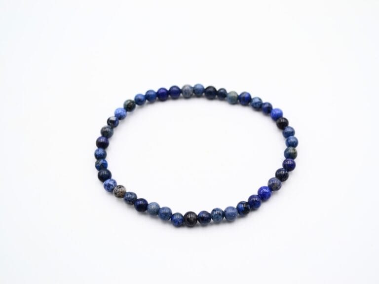 Bratara din Dumortierit, forma bila slefuita de 4 mm, insirata pe elastic.