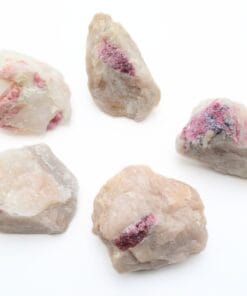 Cristale naturale de Turmalina Roz in matrice de Cuart (cristal de stanca), forma freeform bruta de aprox. 5-6 cm.